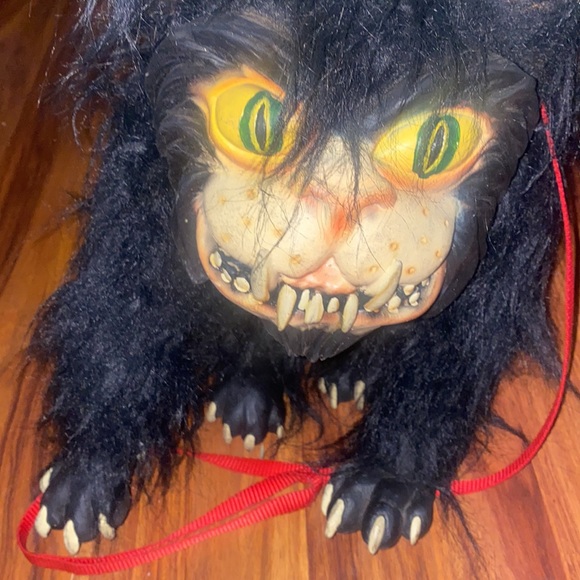 Vintage 2001 poseable scary cat creature, leashed - Picture 2 of 2